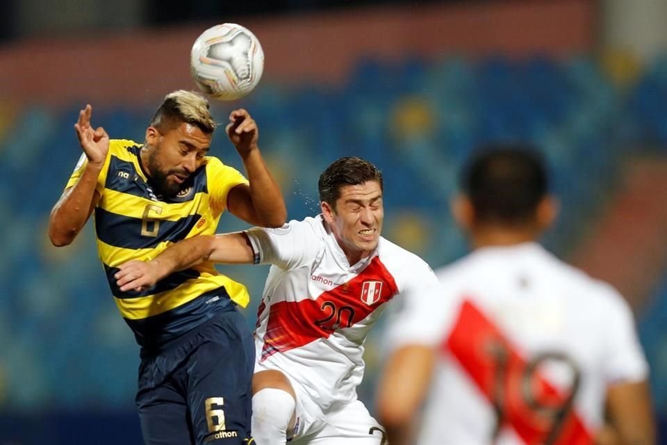 Santiago Ormeño jugó su segundo partido con Perú.