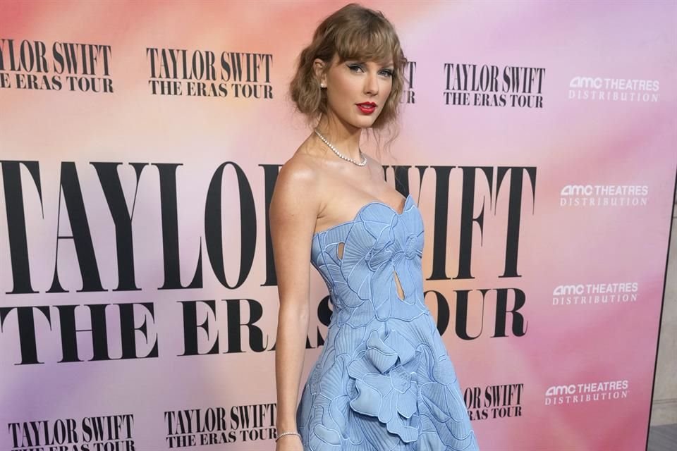 Taylor Swift arrivó a su película-concierto 'The Eras Tour', luego días de especulación sobre su asistencia.