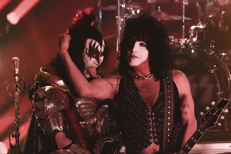 Los integrantes de KISS, Gene Simmons y Paul Stanley, fueron demandados por la muerte del técnico de guitarra Francis Stueber.