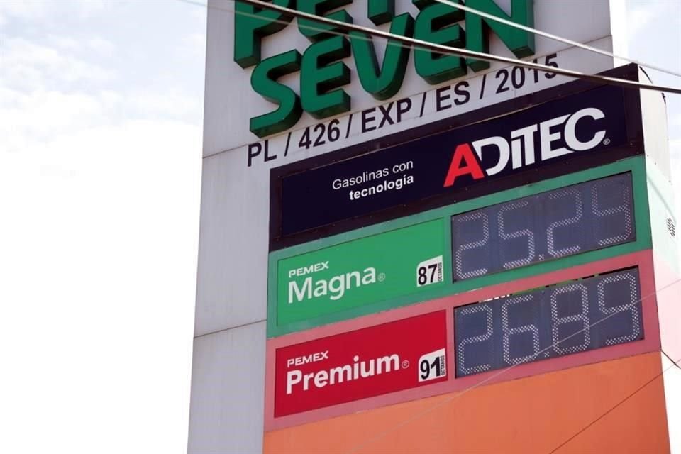 Son gasolineras que se encuentran cerradas, abandonadas o se ubican en predios baldíos, pero que tienen un permiso de expendio de gasolina vigente, de acuerdo con un reporte de la consultora PetroIntelligence.