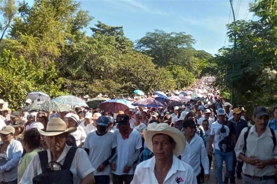 La manifestación inició en la entrada de la cabecera municipal.