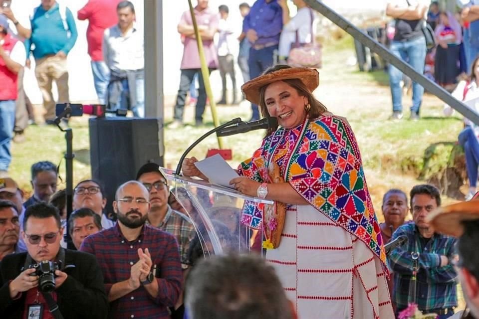 Gálvez anunció que la próxima semana se reunirá con la senadora priista Beatriz Paredes Rangel.