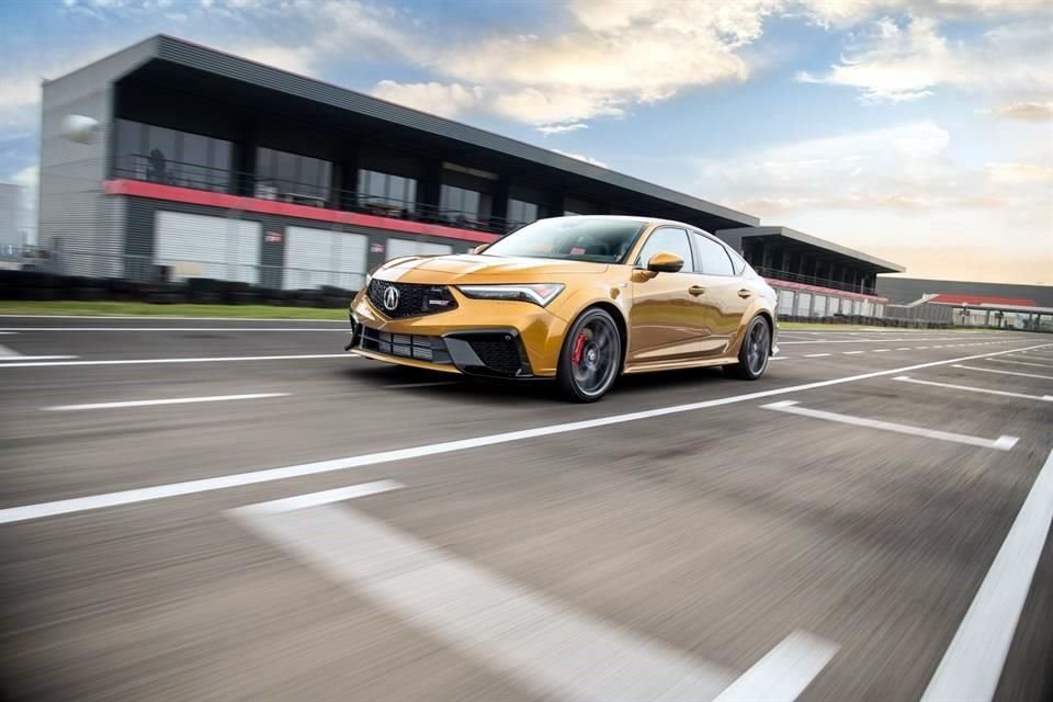 Este deportivo es proveniente de la misma línea de producción que el TLX y el MDX.