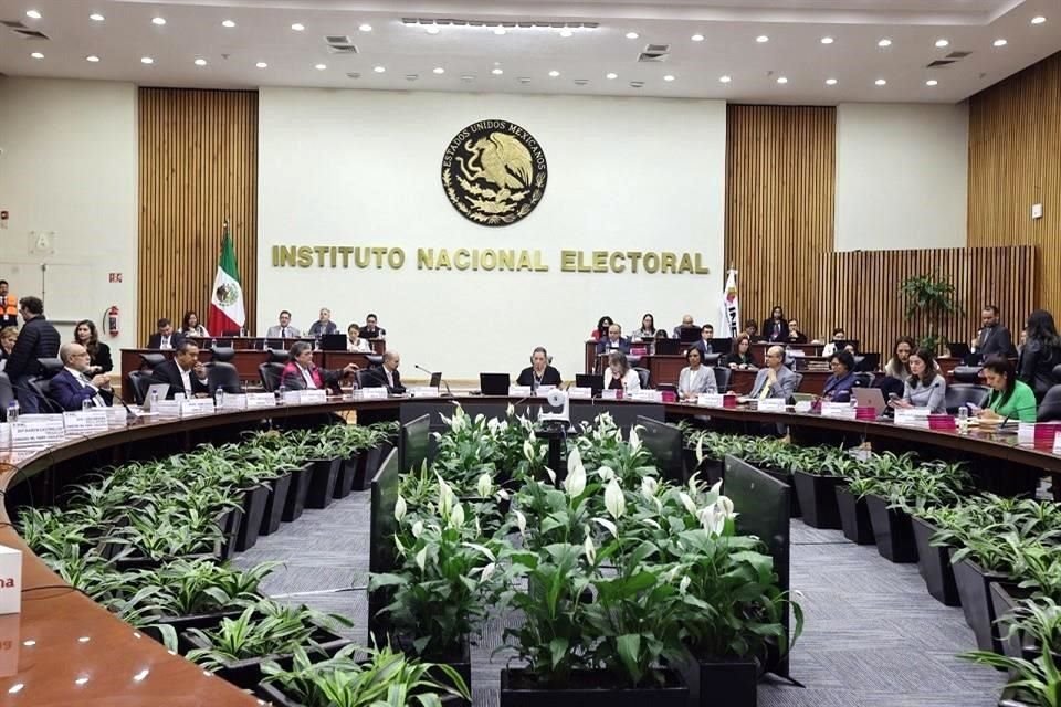 INE avaló en comisiones que partidos suban a 50% financiamiento público que destinan a mujeres en época electoral así como tiempo en medios.