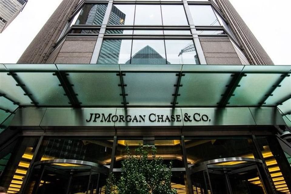 JPMorgan Chase reportó resultados trimestrales y dijo que la economía de EU sigue fuerte, señal de que la Fed habría logrado un aterrizaje suave.