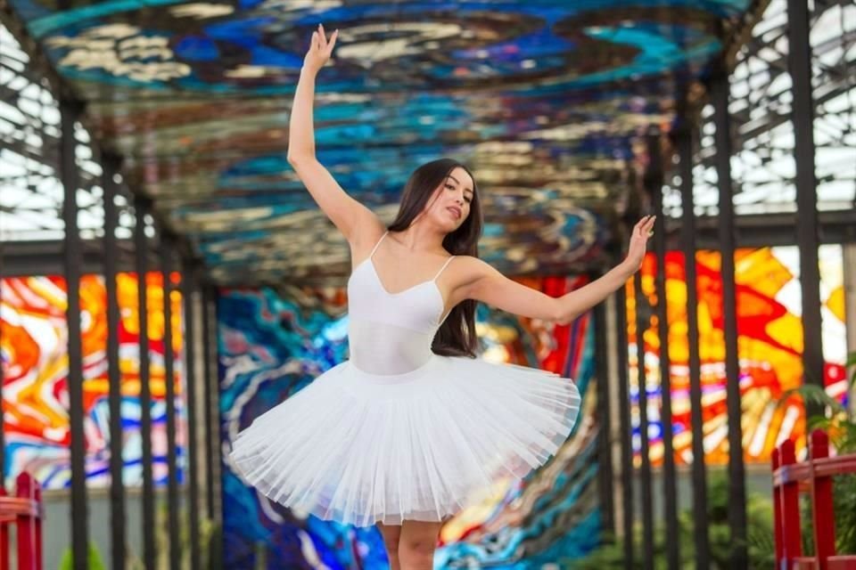 La bailarina mexiquense Leslie Calderón Duarte tendrá una gira por China, como parte del elenco del Ballet Clásico de Rusia.