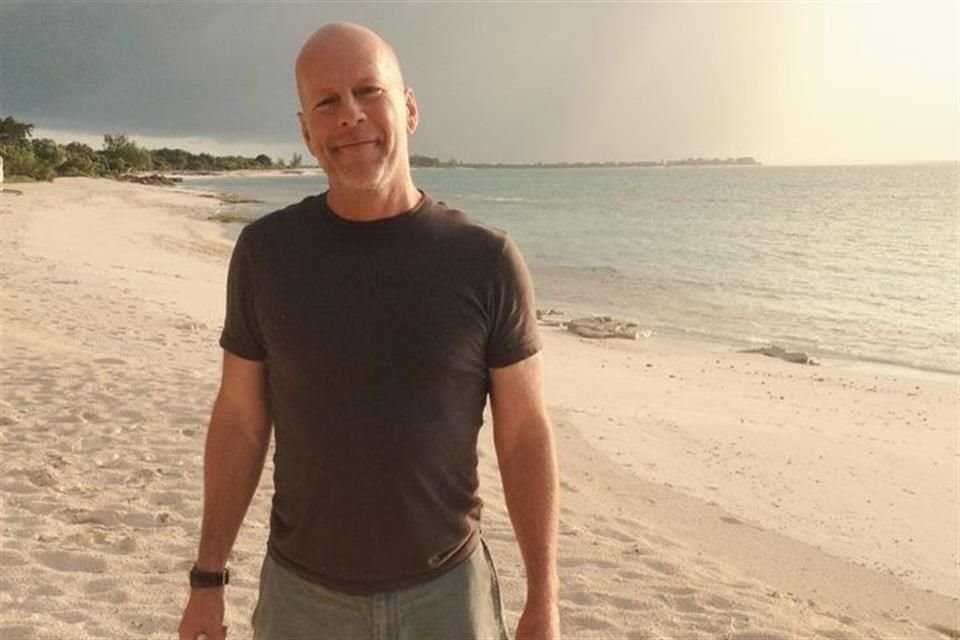 El guionista, director y productor Glenn Gordon Caron declaró recientemente que Bruce Willis está bien, pero 'perdió la alegría de vivir'.