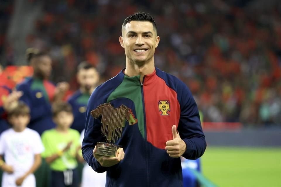 Cristiano fue reconocido por sus 200 juegos con la selección de Portugal.