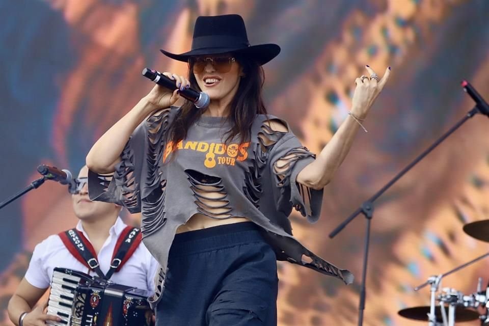 Ana Bárbara brindó un emocionante espectáculo previo a su concierto en el Auditorio Nacional.