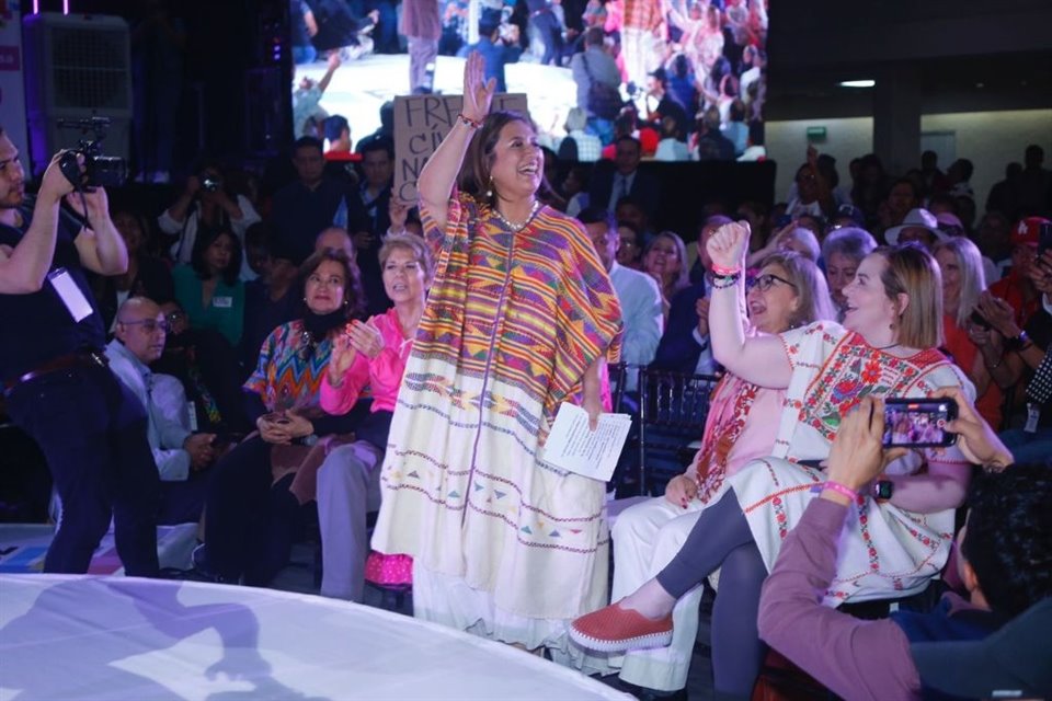 Frente Cívico Nacional acordó organizar un grupo de voluntarios para integrar la 'Fuerza Rosa' ciudadana que promueva a Xóchitl Gálvez.