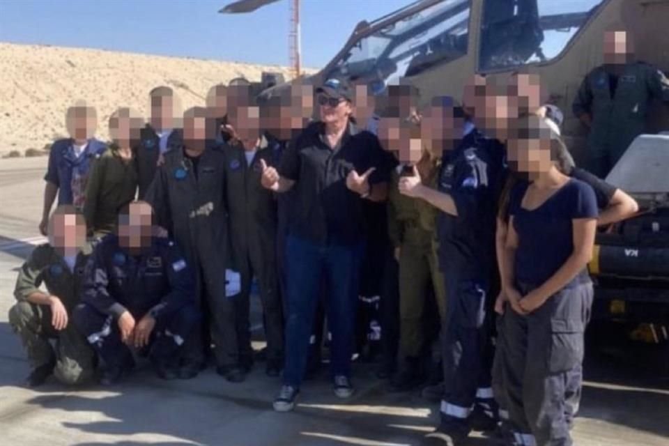 El cineasta Quentin Tarantino visitó una base militar israelí; aseguran que para levantar la moral de las fuerzas armadas.