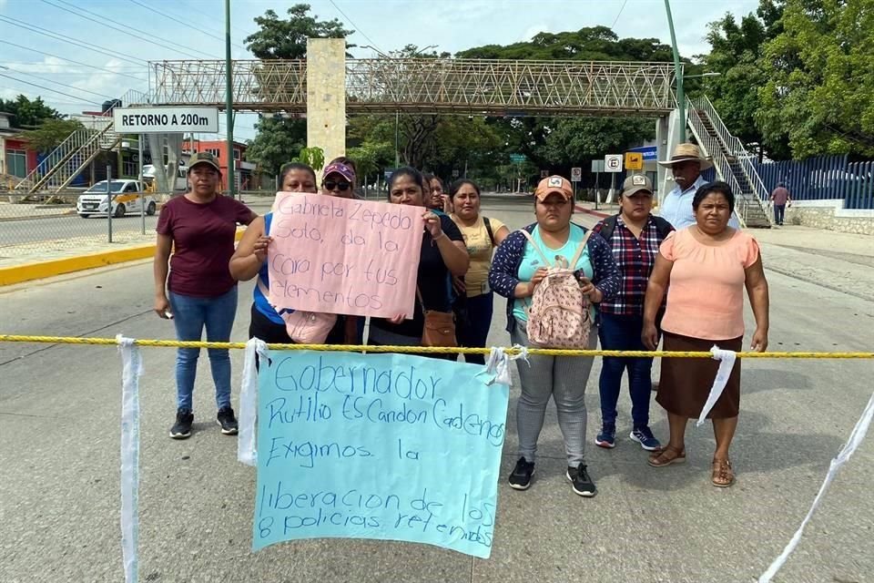 Los familiares bloquean el Libramiento Norte, a la altura de la sede de la SSyPC.