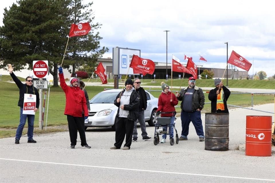 El acuerdo con GM se alcanzó luego de una breve huelga la semana pasada por parte de los trabajadores en las fábricas de GM en Ontario.