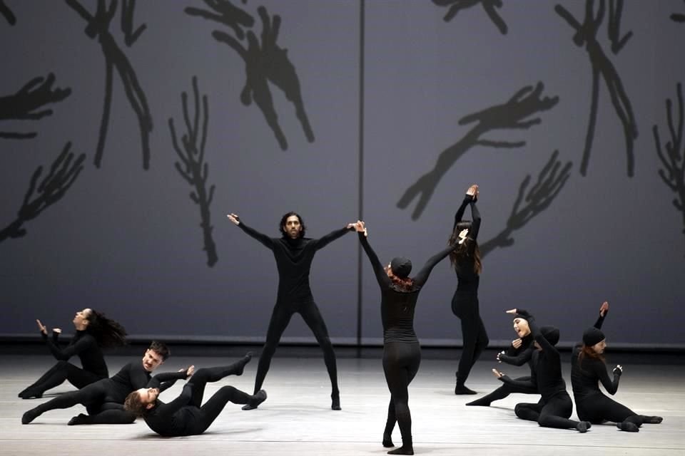 La Compagnie Marie Chouinard, de Canadá, fue una de las cartas fuertes del Cervantino este fin de semana, llenando con su danza al Auditorio del Estado.