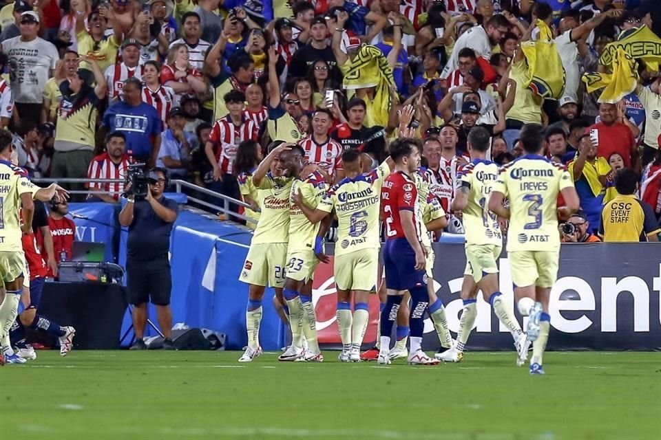 Julián Quiñones se despachó con dos tantos antes los rojiblancos.