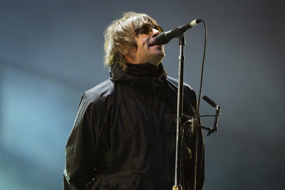 Liam Gallagher anunció la gira Definitely Maybe con la que celebrará los 30 años del primer álbum de Oasis, se desconoce si Noel Gallagher participará.