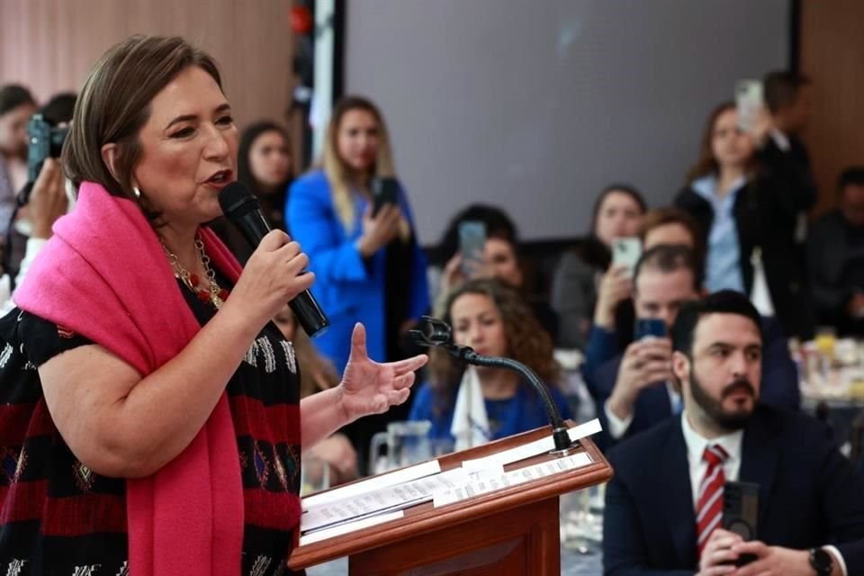 La senadora Gálvez en reunión con integrantes de la Coparmex de la Ciudad de México.