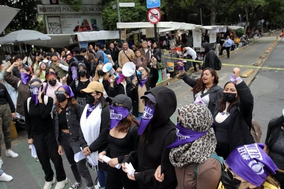 Estudiantes de la Escuela Superior de Comercio y Administración del IPN acusaron falta de acompañamiento.