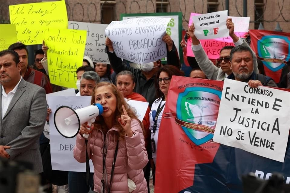 Por segundo día consecutivo, empleados del Poder Judicial exigieron al Gobierno no tocar fideicomisos que afectarían a los trabajadores.