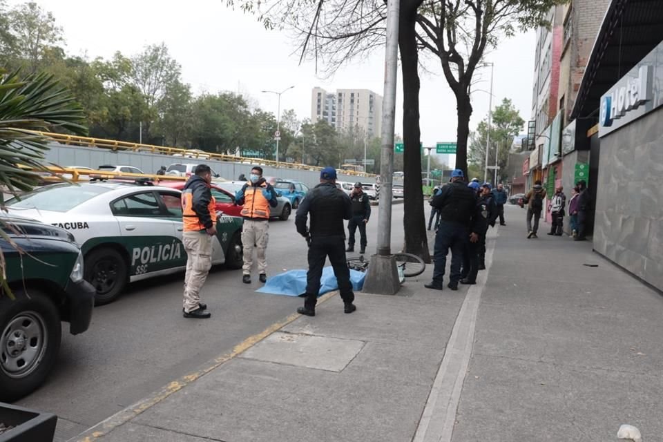 El conductor de un vehículo de carga, quien se dio a la fuga, arrolló a una ciclista sobre Circuito Interior en dirección hacia Avenida Marina Nacional.