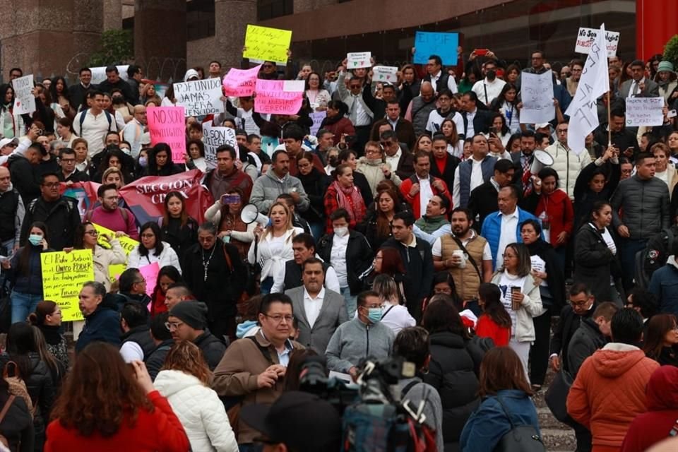 La batalla contra la desaparición de fideicomisos será legal, advirtieron los manifestantes del PJF que han protestado tres días consecutivos.