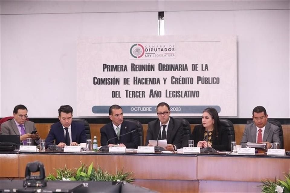 Ante críticas de Oposición por deuda de $1.9 billones, Comisión de Hacienda de San Lázaro aprobó Ley de Ingresos para ejercicio fiscal 2024.