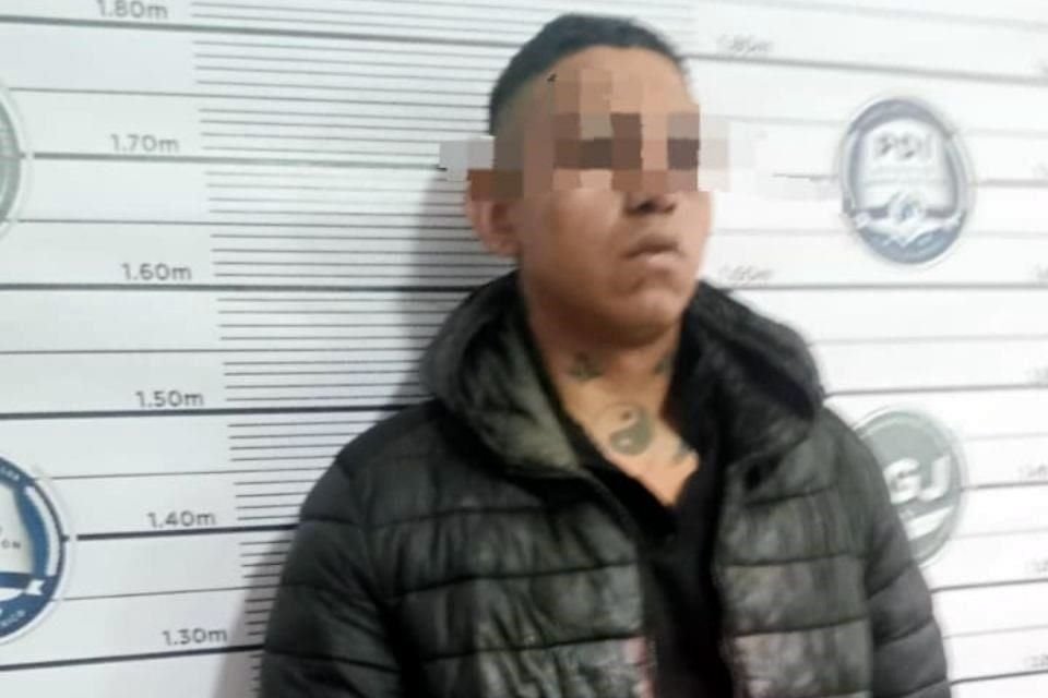 El joven intentó amagar a personas dentro de un consultorio asegurando que era miembro de un grupo delictivo.