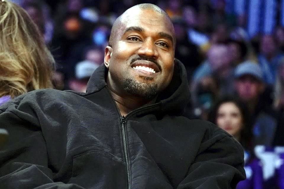 Según unos mensajes de texto que supuestamente le mandó a Elon Musk, Kanye West le confiesa que es autista, luego de un accidente.