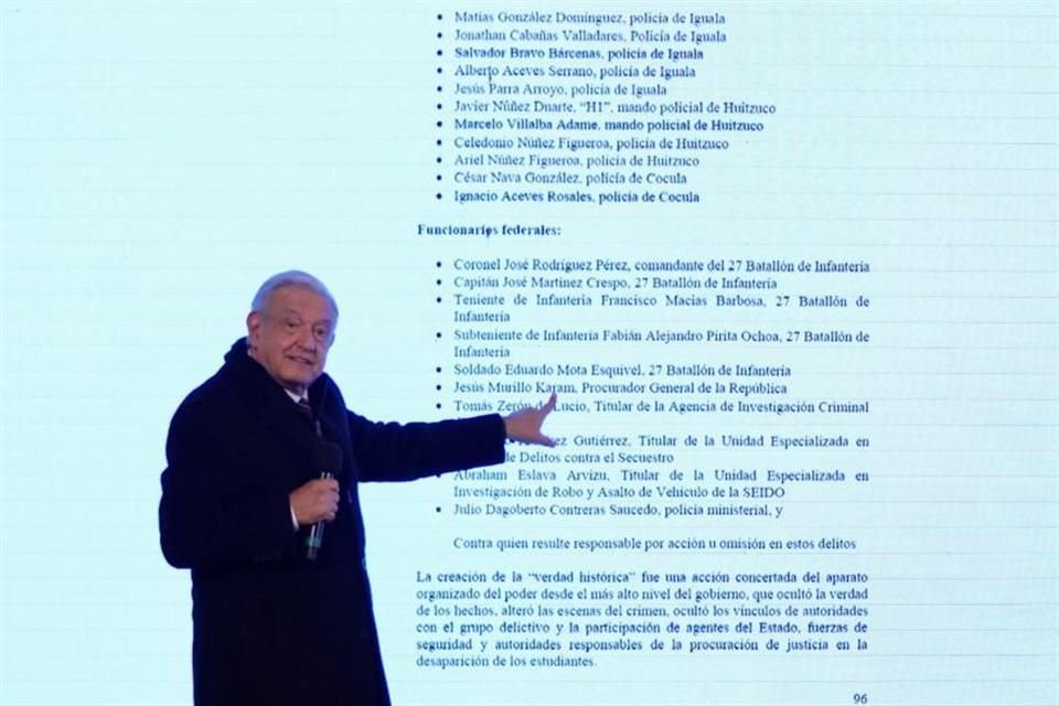El Presidente en conferencia.