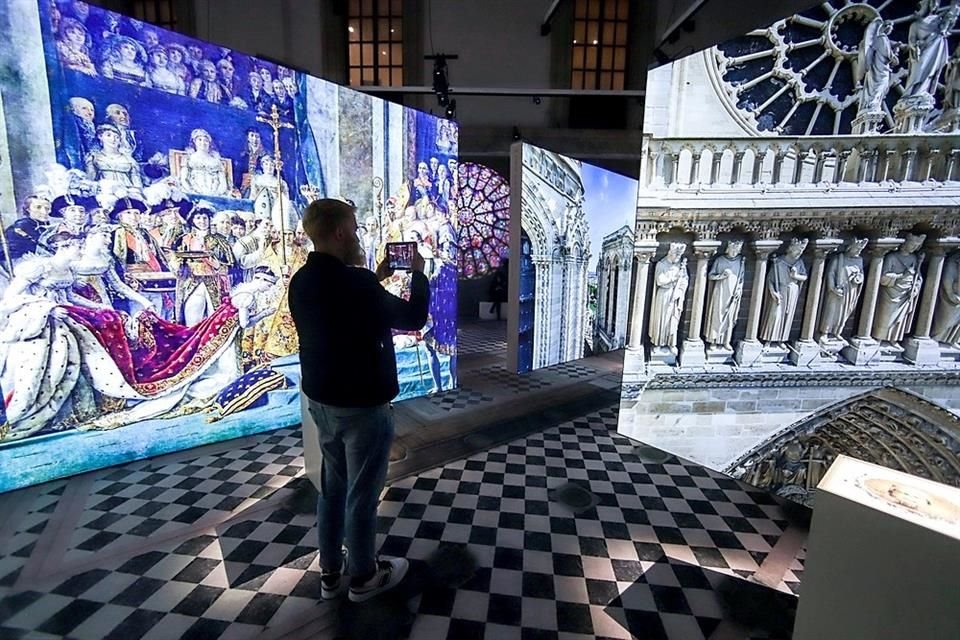 Adéntrate a la historia de uno de los edificios más emblemáticos del mundo, en la nueva exposición 'Notre-Dame en México. Visita Aumentada'.
