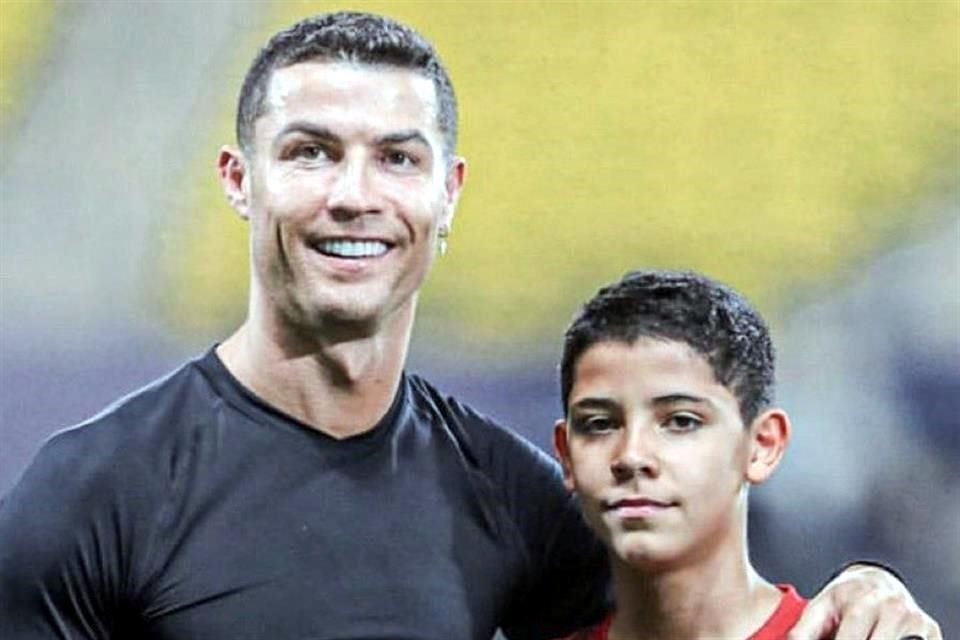 El hijo mayor de Cristiano Ronaldo sueña con jugar al lado de su padre profesionalmente.