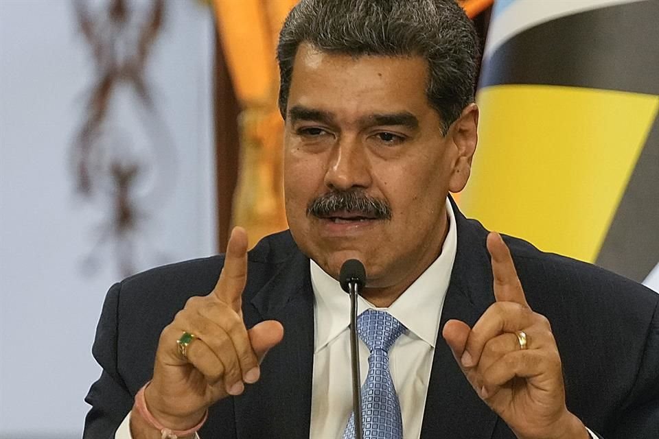 El Presidente venezolano, Nicolás Maduro, habla durante una reunión en el Palacio Presidencial de Miraflores, en Caracas, Venezuela, el 6 de octubre de 2023.