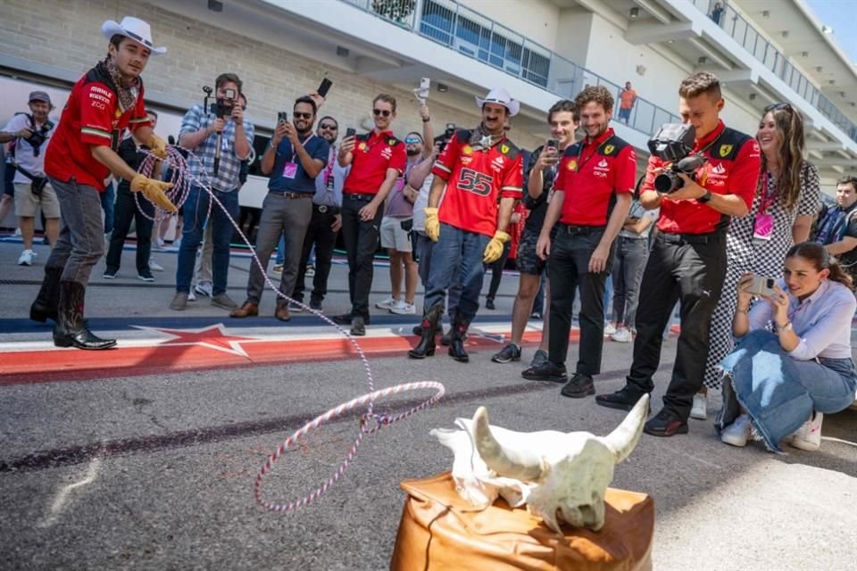 Leclerc probó suerte con la reata.