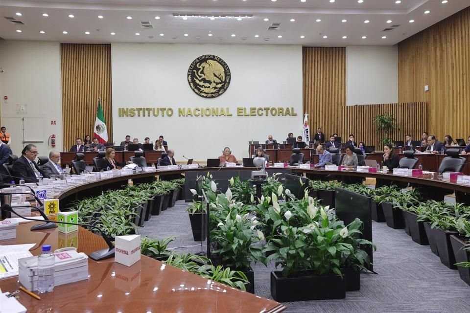 La propuesta del PRD es que el INE coadyuve en acciones para garantizar la seguridad de aspirantes a cargos públicos.