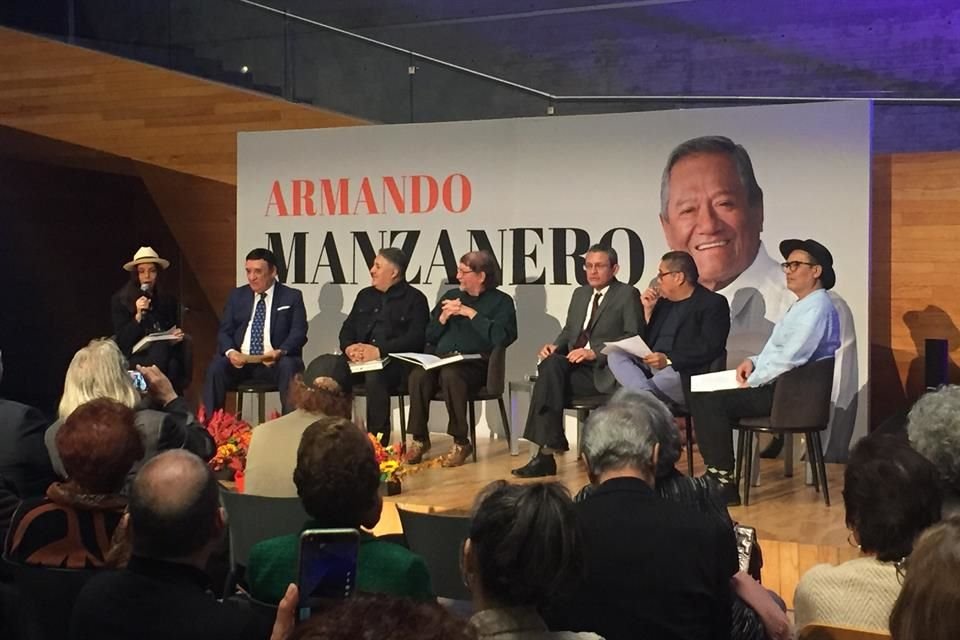 El libro titulado 'Armando Manzanero', reúne vida, obra e imágenes del compositor; el tomo fue presentado en la CDMX.