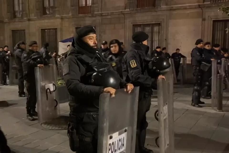 Policías de CDMX reforzaron Palacio Nacional por protestas del PJF.