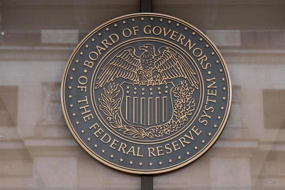 Las tasas de referencia de la Fed se ubican entre 5.25 y 5.50 por ciento.