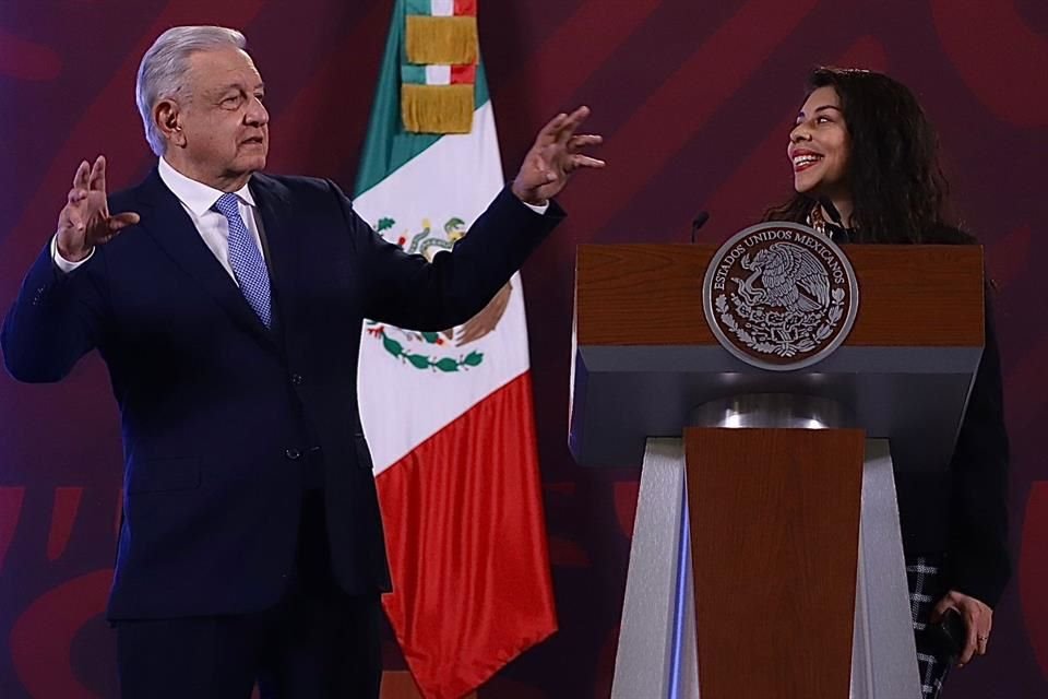 La integrante de Ayundatía contó cómo se organiza con sus compañeros para giras de AMLO.
