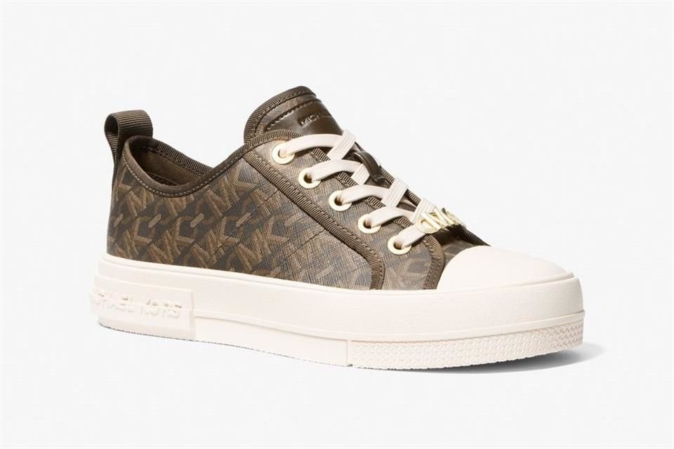 La firma de moda Michael Kors presentó su nuevo estampado Empire Signature para su colección de la temporada otoño 2023.