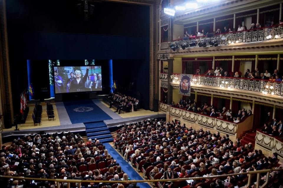 Durante el evento televisado de la ceremonia principal de los Premios Princesa de Asturias, se vio un acercamiento a la actriz Meryl Streep cuando fue llamada.