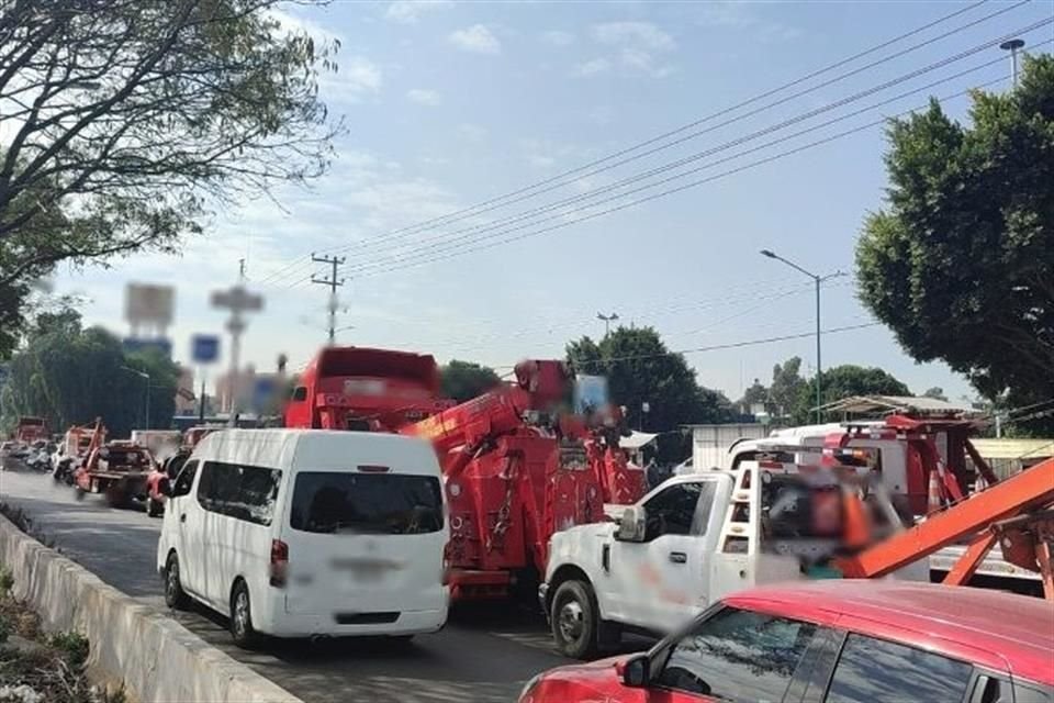 Desde las 10:42 y hasta las 15:17 horas, que se levantó el bloqueo, los operadores mantuvieron una afectación en los carriles centrales en ambas direcciones.