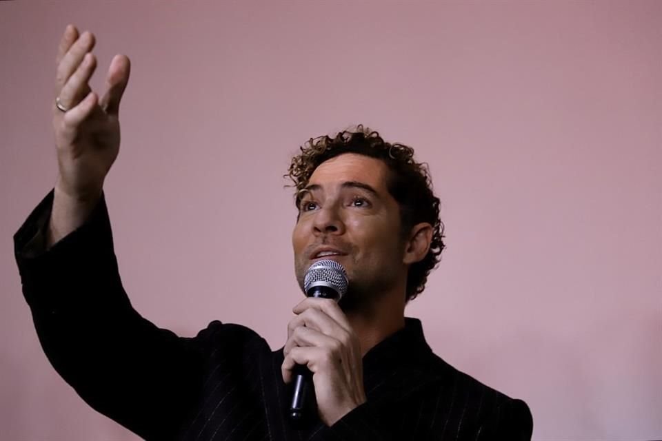 El cantante David Bisbal dedica documental a su padre y habla sobre su apoyo durante su lucha contra el Alzheimer.