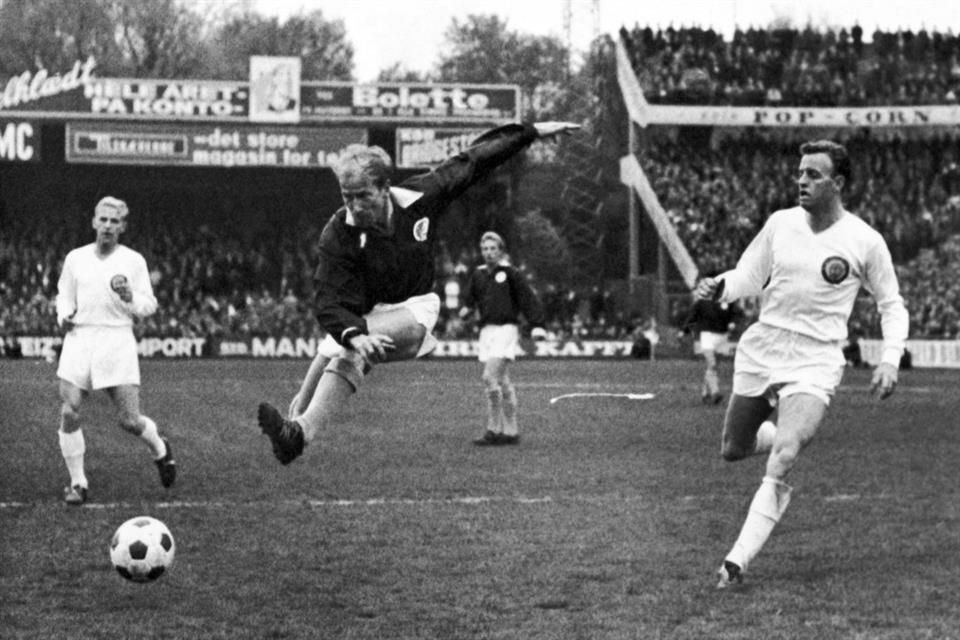 Bobby Charlton tenía excelente golpeo de balón.