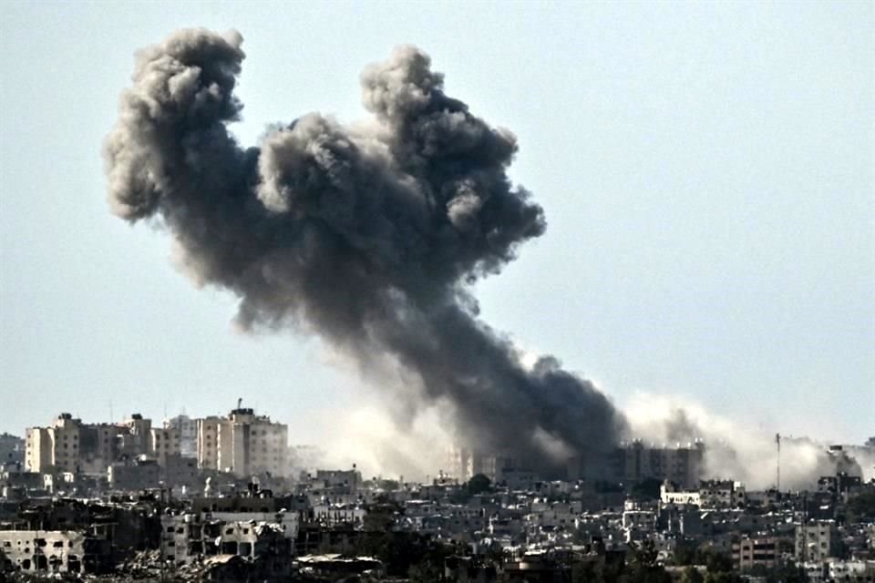 El Ejército israelí anunció que intensificará sus bombardeos sobre Gaza en preparación para incursionar al enclave palestino.