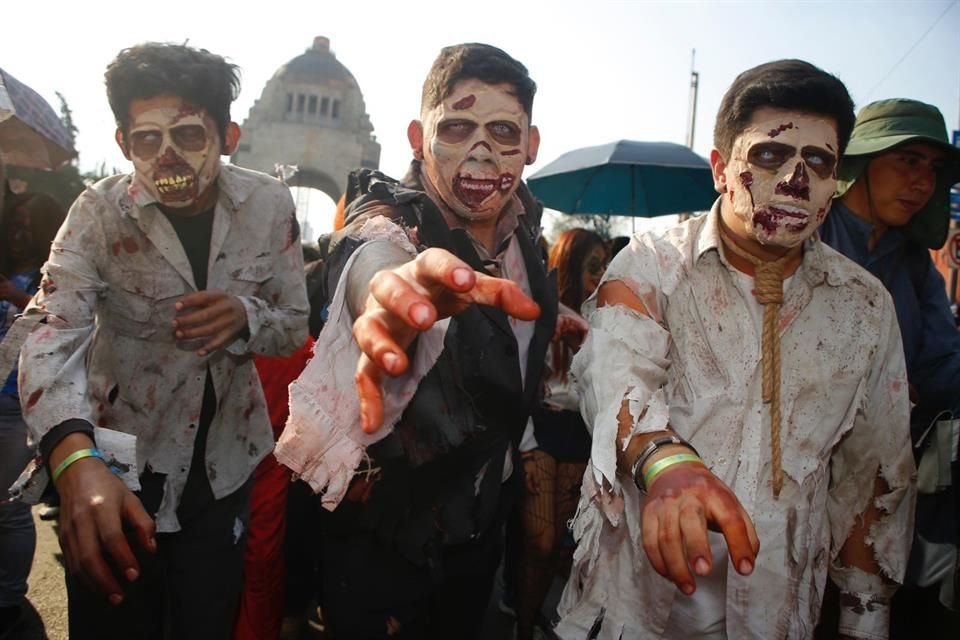 El evento buscó conjuntar a fans, a través de la organización civil 'Zombie Walk México'.