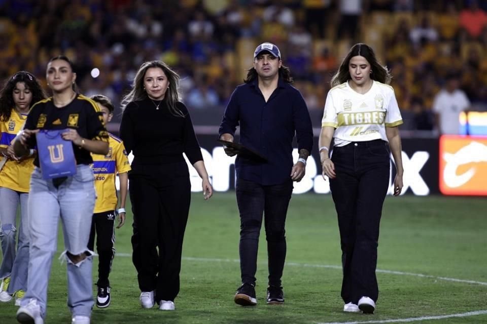 Claudio Núñez estuvo acompañado de su familia.