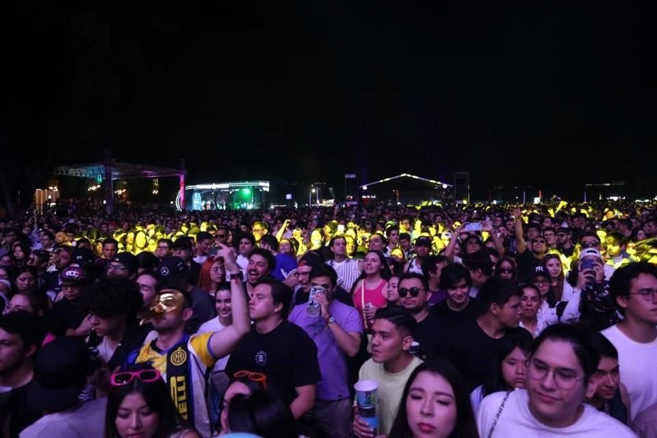 Miles de jóvenes se dan cita en el Parque Fundidora para disfrutar del festival Live Out 2023.