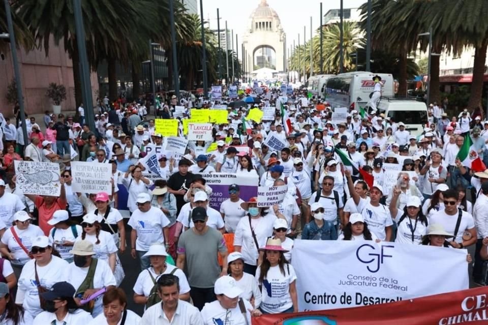 La marcha salió del Monumento a la Revolución.