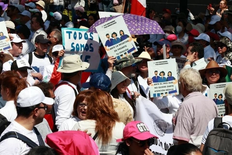 Trabajadores del Poder Judicial realizaron un mitin en el hemiciclo a Juárez, en la Ciudad de México. 