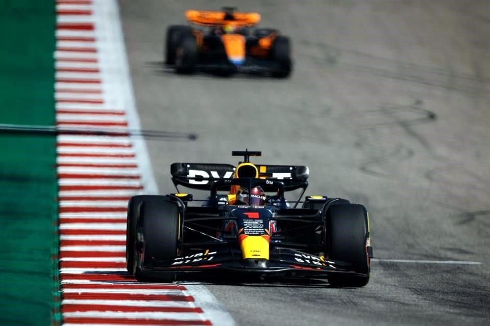 Max Verstappen salió sexto y logró subir a lo más alto del podio en Estados Unidos.